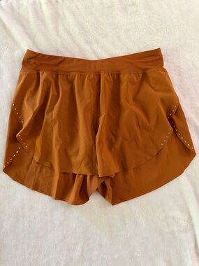 Lululemon Find Your Pace Short 3“ Lined, Butternut Size 6